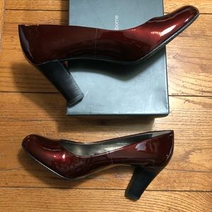 Liz Claiborne Burgundy Patent Heels - New - Sz 10M